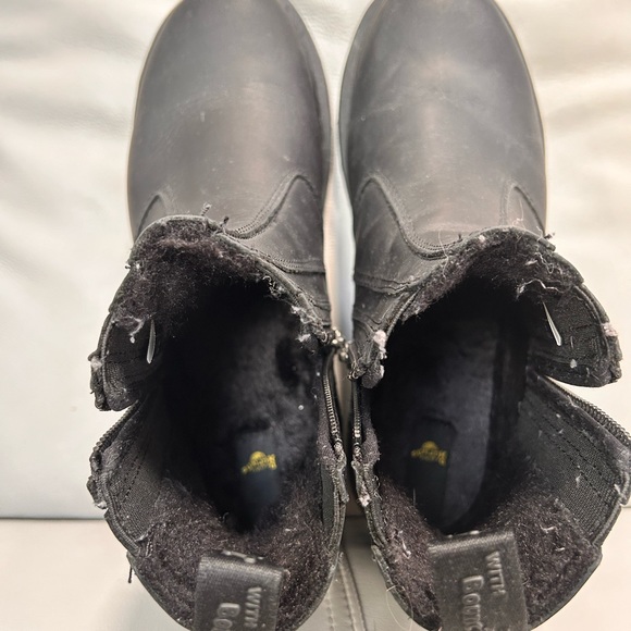 Dr. Martens  Chelsea Women’s black boots with fur and zippers! - Picture 6 of 7